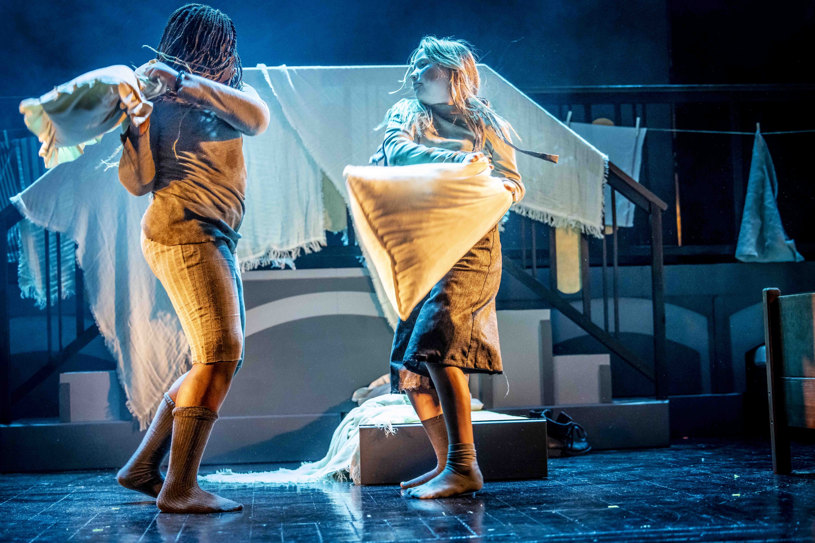 Foto: Kicki Nilsson , ICON. Seynabou Sarr och Saga Landin Häggblom , Annie